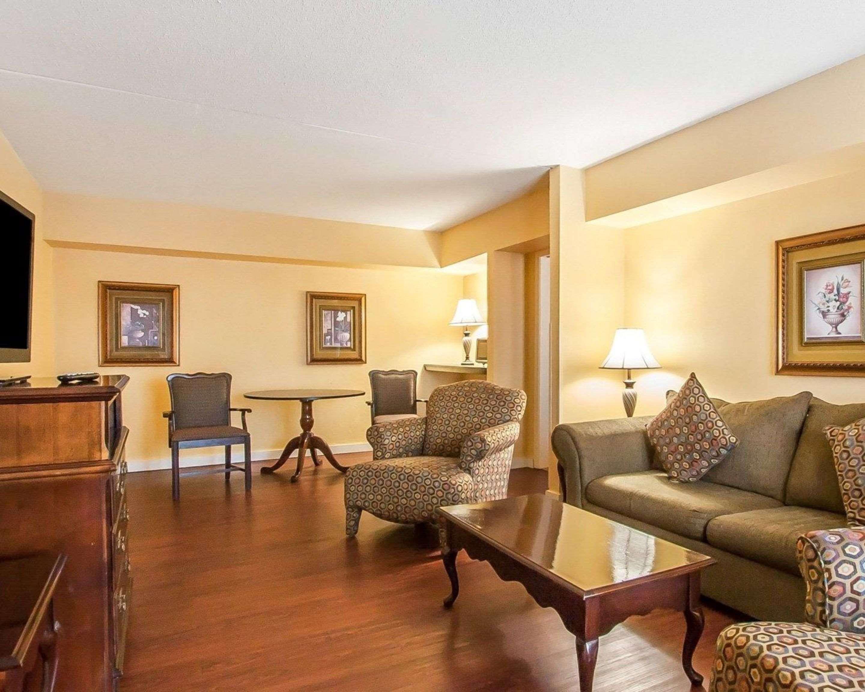 Clarion Inn & Suites University Center Auburn Luaran gambar